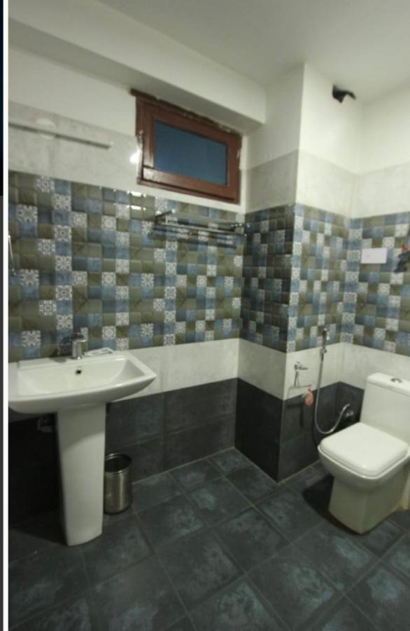 Hotel Devlok Inn مايالي المظهر الخارجي الصورة