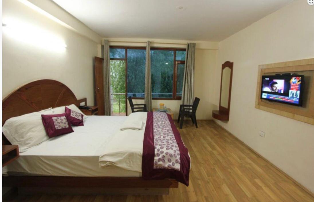 Hotel Devlok Inn مايالي المظهر الخارجي الصورة